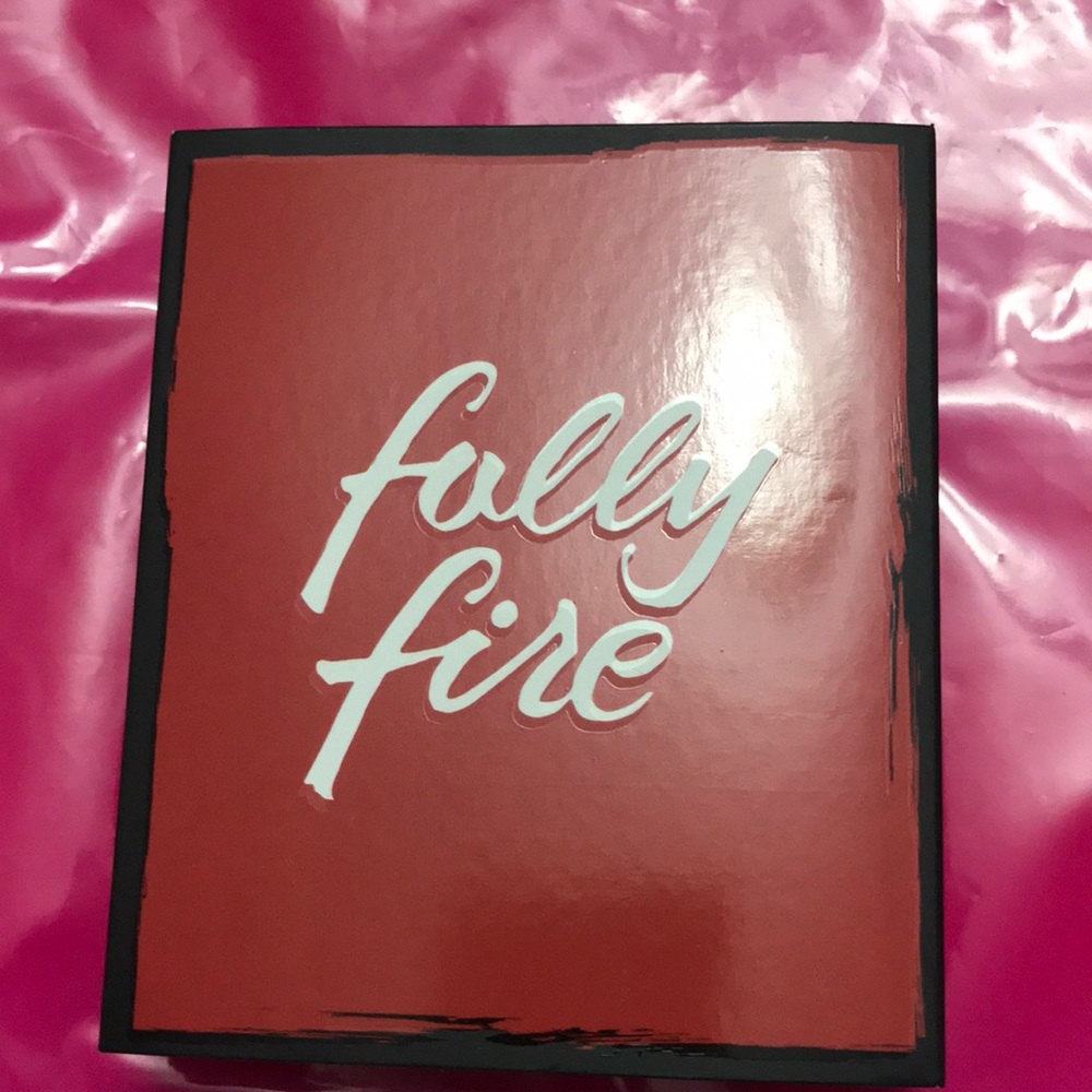 NEW Folly Fire Matte manipulation trio  lipstick NEW 🛍